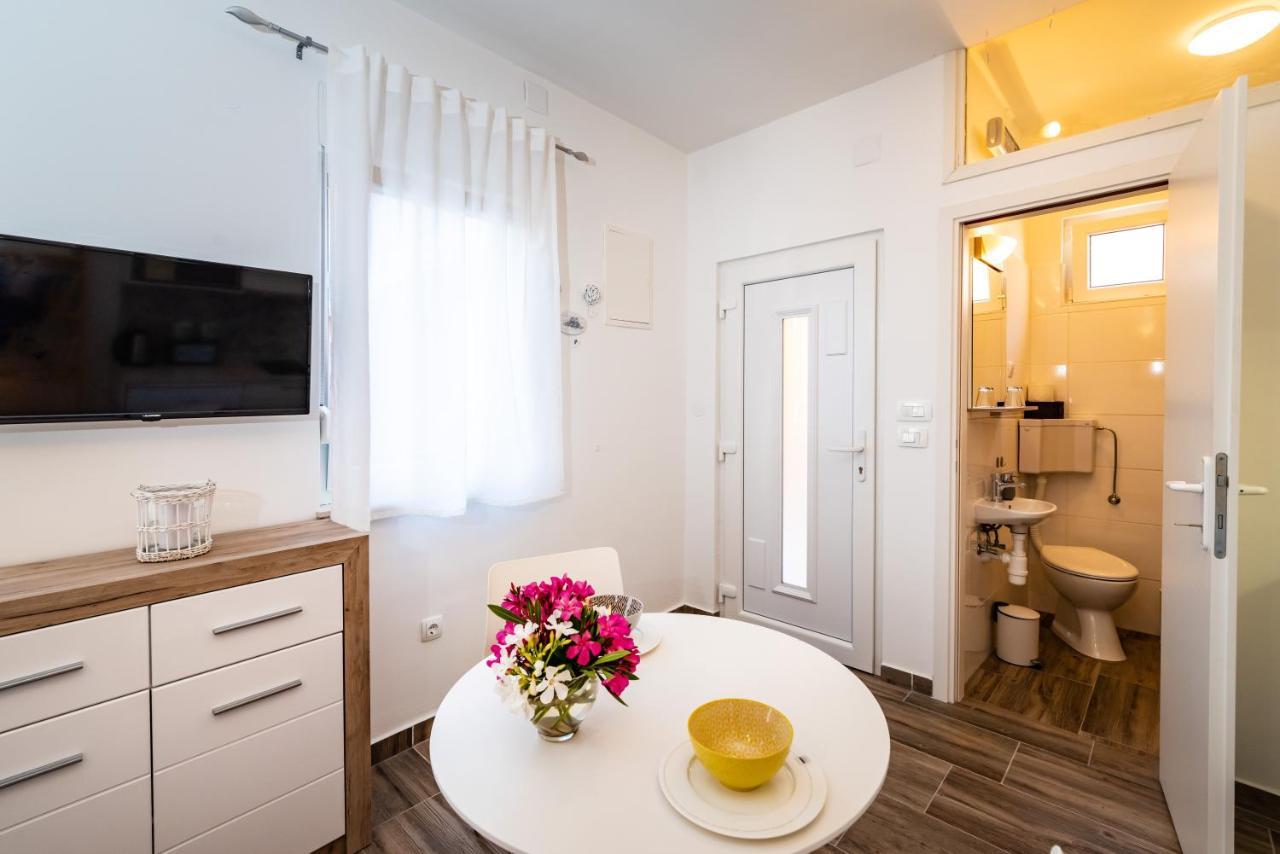 Studio Apartment Gina ซาดาร์ ภายนอก รูปภาพ